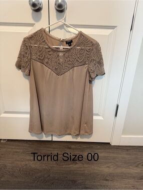 torrid Taupe Lace Yoke Short Sleeve Blouse